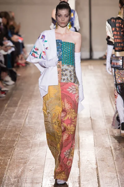 Look 13